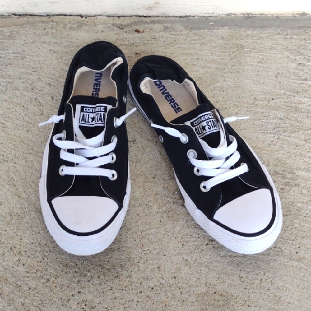 All Star unisex size 7 low top converses like new